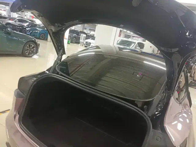 Tesla Model 3 — Фото автомобиля 18