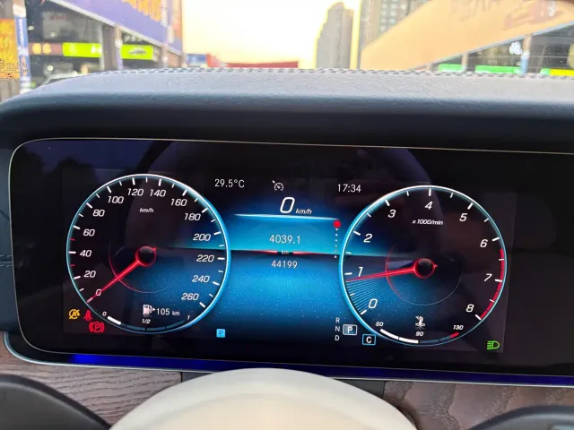 Mercedes-Benz E-Class — Фото автомобиля 17