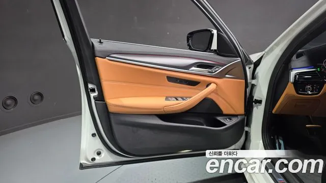 BMW 5-Series — Фото автомобиля 19