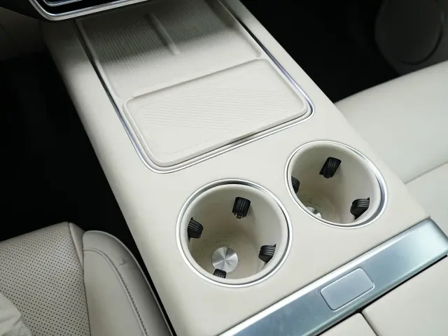 Li Auto L8 — Фото автомобиля 27