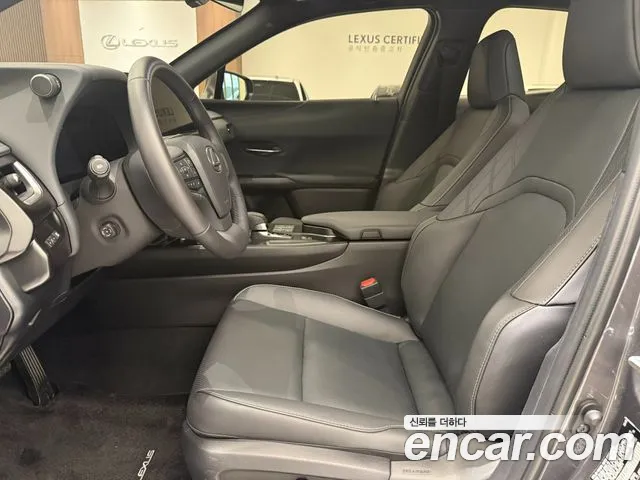 Lexus UX — Фото автомобиля 12