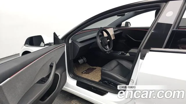 Tesla Model 3 — Фото автомобиля 3