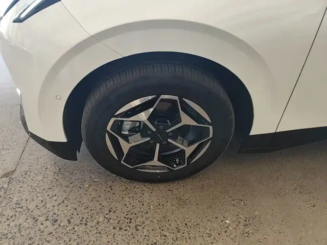 Lynk & Co Z20 — Фото автомобиля 22