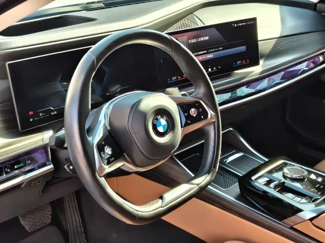 BMW 7 Series — Фото автомобиля 8