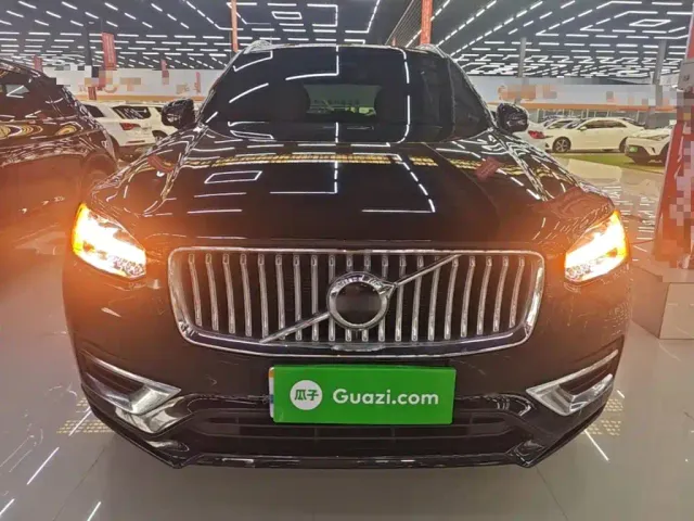 Volvo XC90 — Фото автомобиля 2