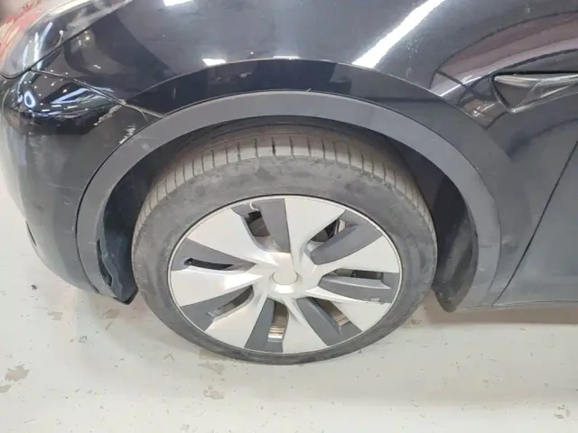 Tesla Model Y — Фото автомобиля 22