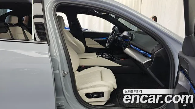 BMW 5 Series G60 — Фото автомобиля 11