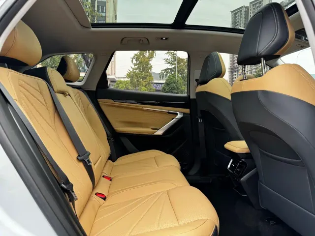 Geely Boyue L — Фото автомобиля 12