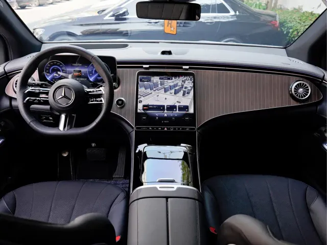 Mercedes-Benz EQE SUV — Фото автомобиля 14