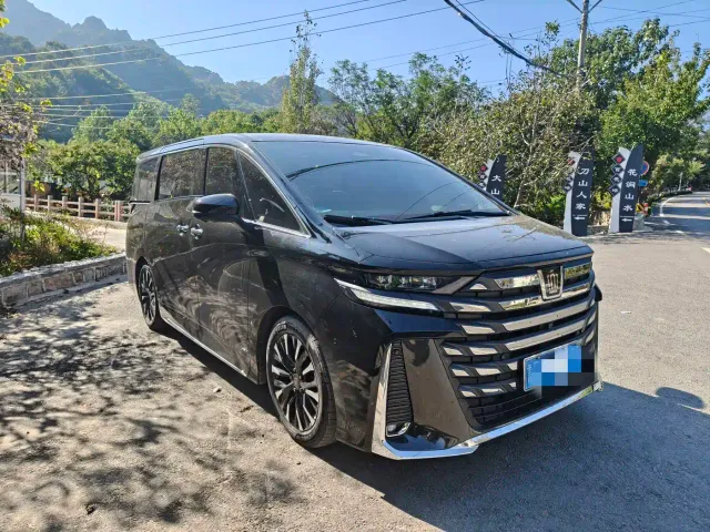 Toyota Vellfire — Фото автомобиля 3
