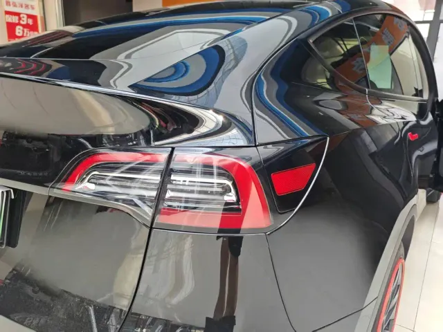 Tesla Model Y — Фото автомобиля 14