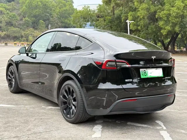 Tesla Model Y — Фото автомобиля 4
