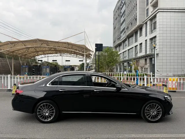 Mercedes-Benz E-Class — Фото автомобиля 4