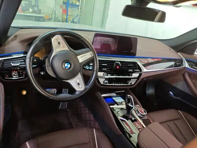 BMW 5 Series — Фото автомобиля 5