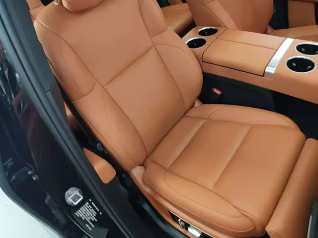 Li Auto L8 — Фото автомобиля 24