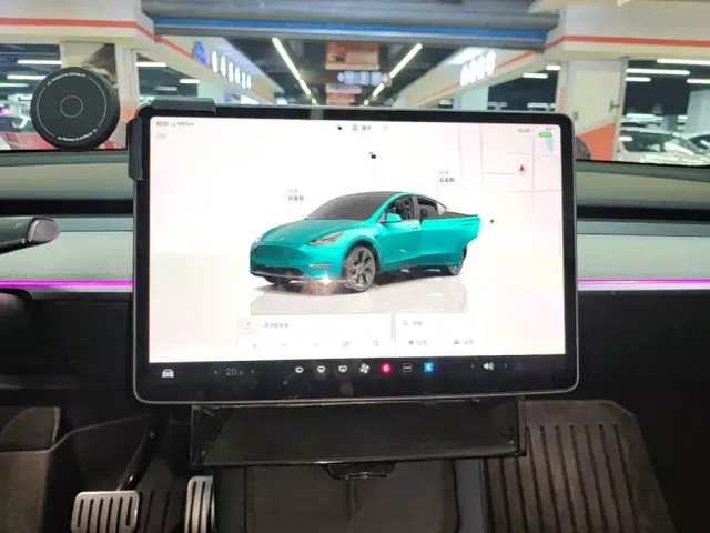 Tesla Model Y — Фото автомобиля 12