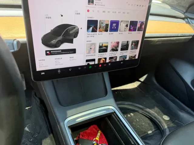 Tesla Model 3 — Фото автомобиля 5