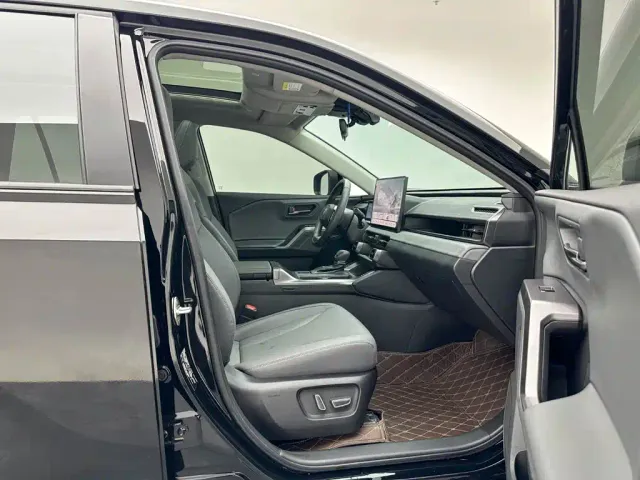 Toyota RAV4 — Фото автомобиля 24