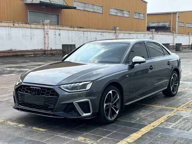 Фотография автомобиля — Audi A4L