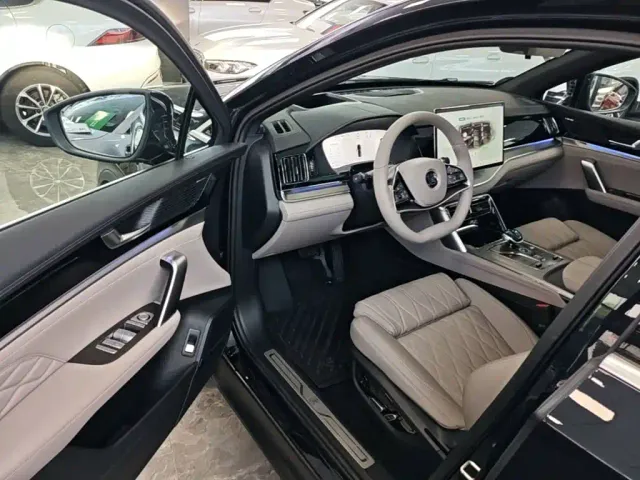 BYD Tang — Фото автомобиля 15