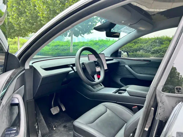 Tesla Model Y — Фото автомобиля 4