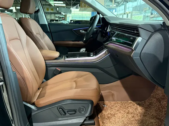 Audi Q7 — Фото автомобиля 8