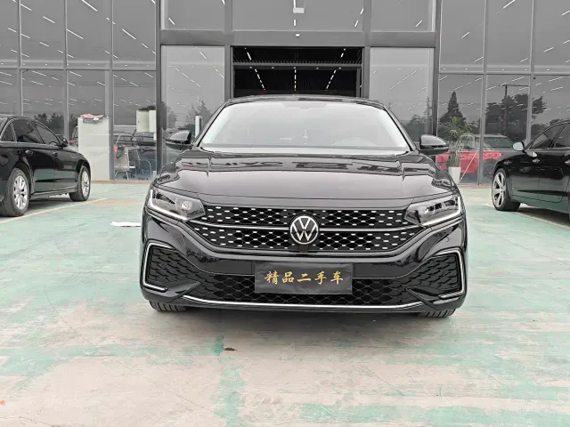 Volkswagen Passat — Фото автомобиля 3