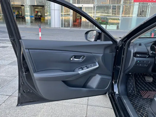 Nissan Sylphy — Фото автомобиля 14