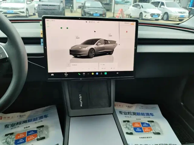 Tesla Model 3 — Фото автомобиля 12