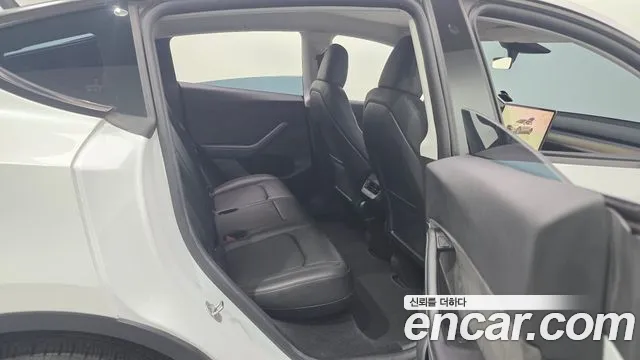 Tesla Model Y — Фото автомобиля 17