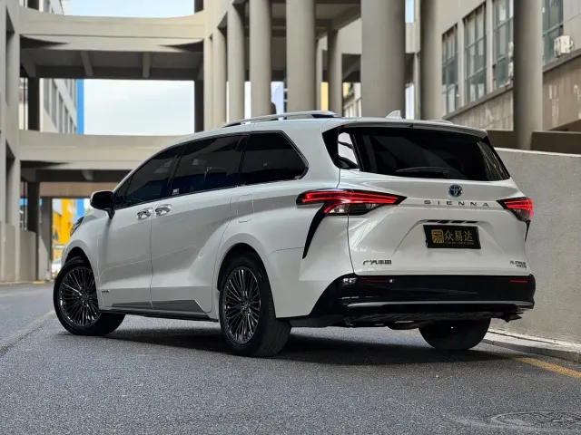 Toyota Sienna — Фото автомобиля 5