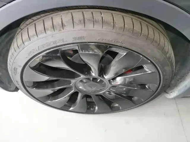 Tesla Model Y — Фото автомобиля 22