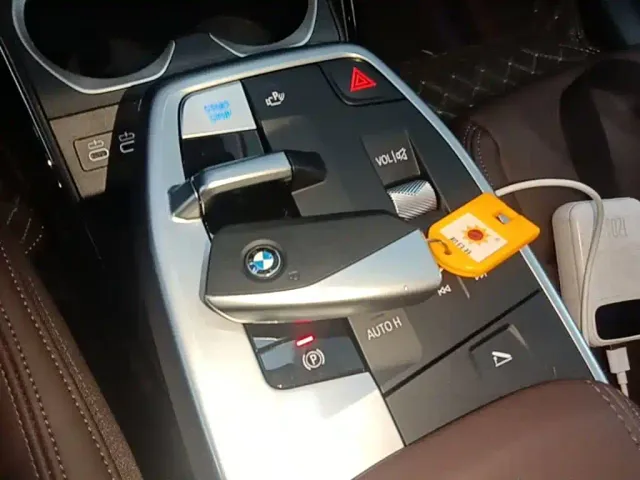 BMW iX1 — Фото автомобиля 8