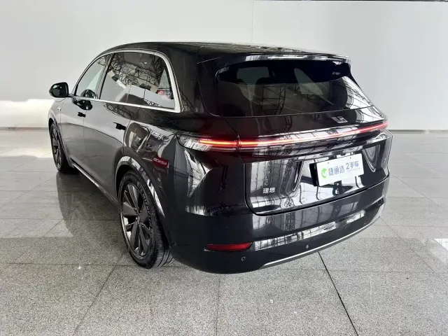 Li Auto L7 — Фото автомобиля 14