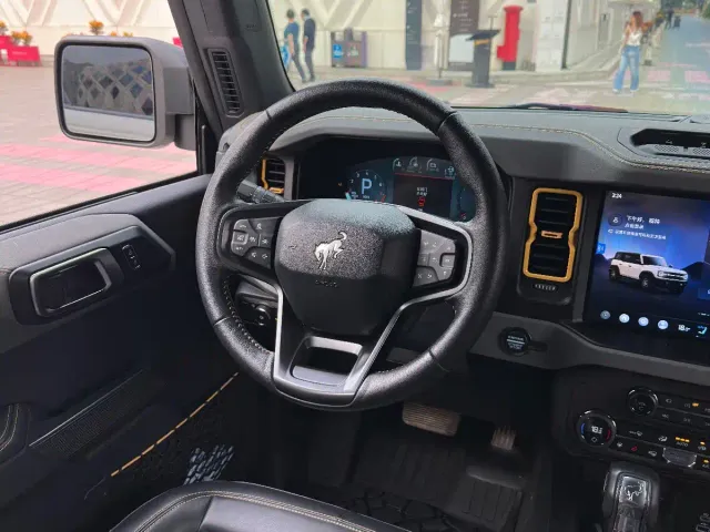 Ford Bronco — Фото автомобиля 18