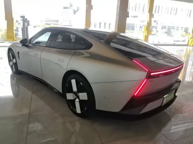 Xpeng P7 — Фото автомобиля 4