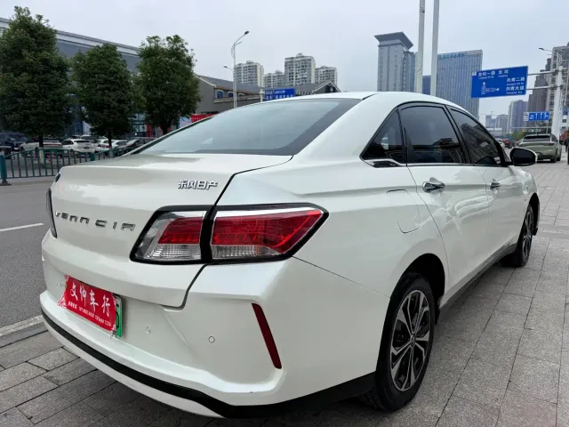 Venucia D60 EV — Фото автомобиля 4