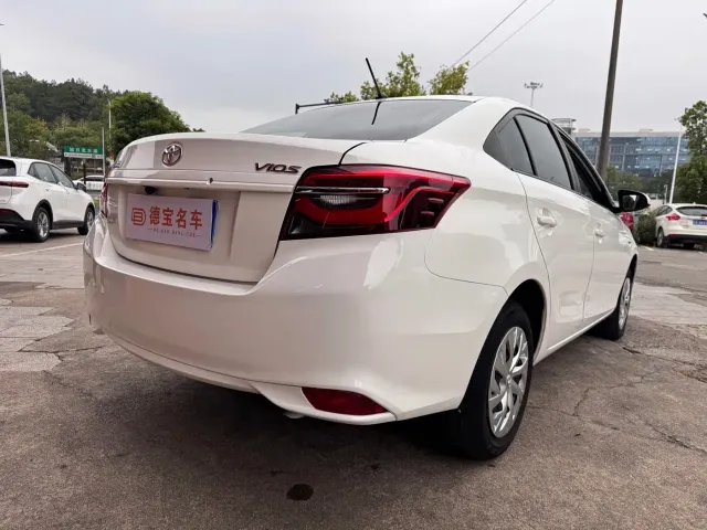 Toyota Vios — Фото автомобиля 11