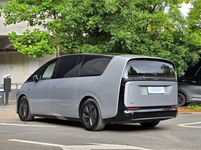 Li Auto MEGA — Фото автомобиля 8