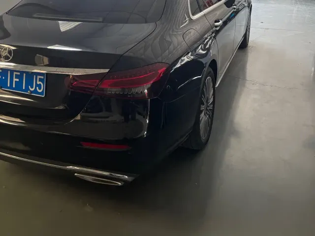 Mercedes-Benz E-Class — Фото автомобиля 4