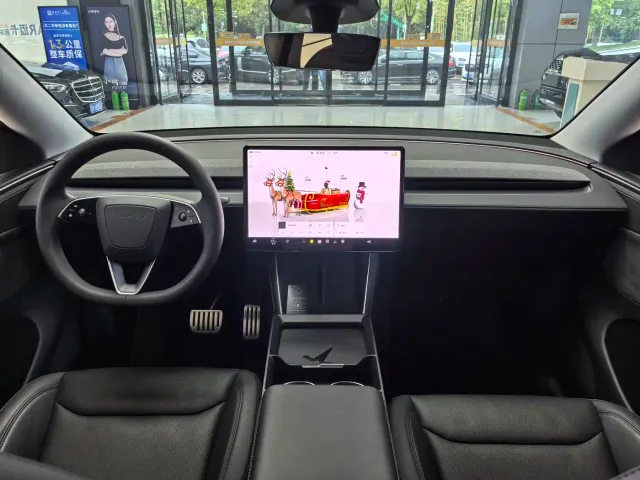 Tesla Model Y — Фото автомобиля 6