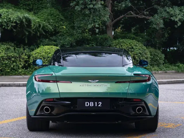 Aston Martin DB12 — Фото автомобиля 6