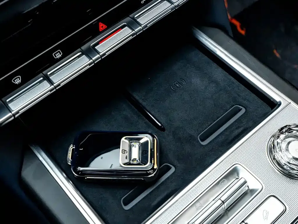 ZEEKR Zeekr 9X 2025 Model Gloss Black Edition — Фото автомобиля 21