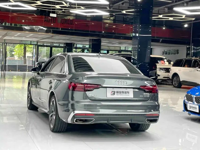 Audi A4L — Фото автомобиля 11