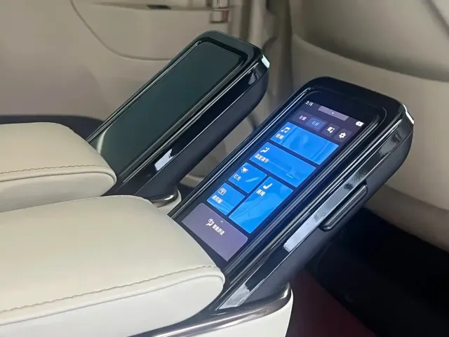 Toyota Vellfire — Фото автомобиля 14