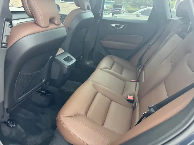 Volvo XC60 — Фото автомобиля 8