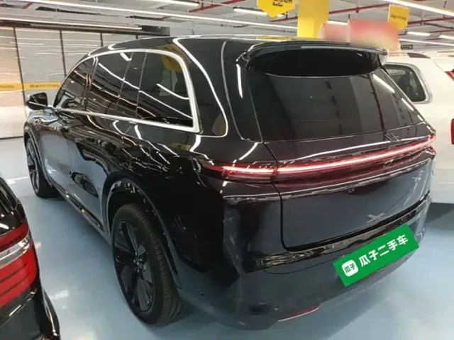 Li Auto L8 — Фото автомобиля 4