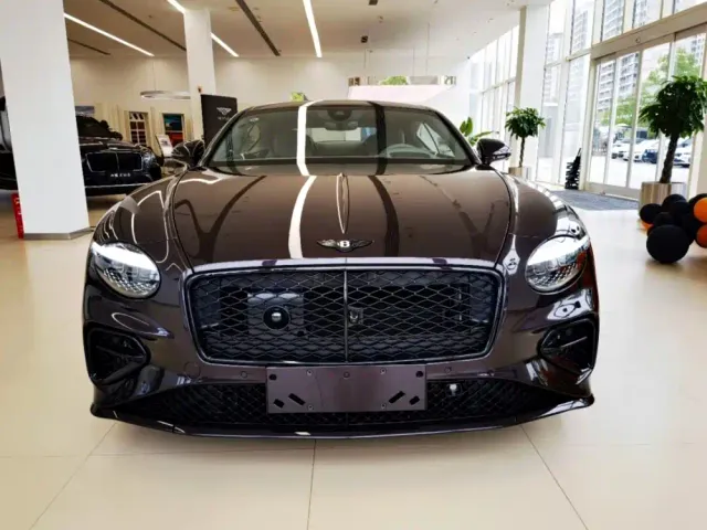 Bentley Continental Plug-in Hybrid — Фото автомобиля 3