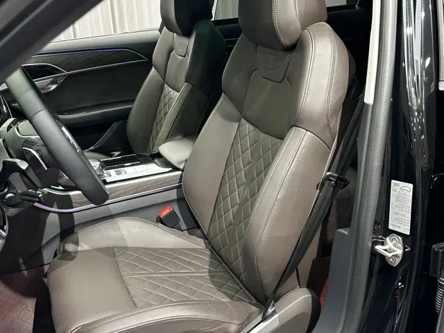 Audi A8 — Фото автомобиля 15