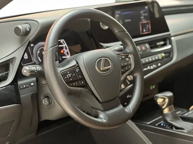 Lexus ES — Фото автомобиля 7